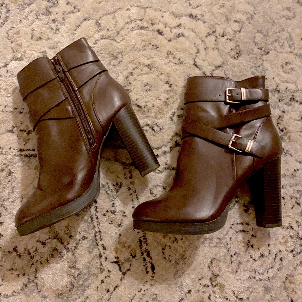 ⭐️NEW - Women’s heeled ankle boots